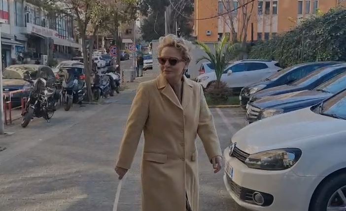 “eshte-shtuar-shume-kjo-fjetja-burre-me-burre,-por…”,-kryemadhi-batuta-me-gazetaret-ne-hyrje-te-gjkko