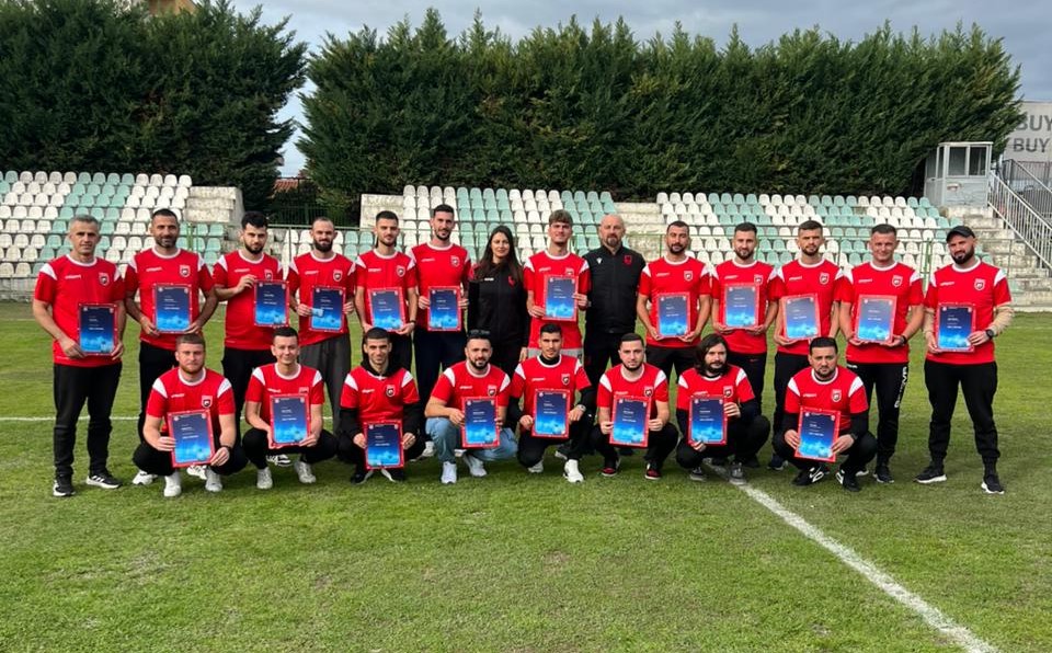 permbyllet-edicioni-i-kursit-uefa-c,-diplomohen-25-pjesemarres