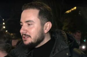 salianji:-nuk-me-perjashton-dot-njeri.-ish-deputeti:-sot-jam-ketu-per-proteste,-por-do-te-vazhdoj-foltoret-e-mia