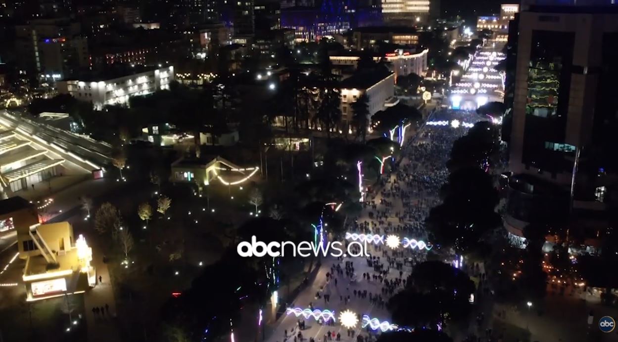 protesta-kombetare-e-pd/-pamje-me-dron-teksa-flet-berisha,-braktiset-nga-qytetaret