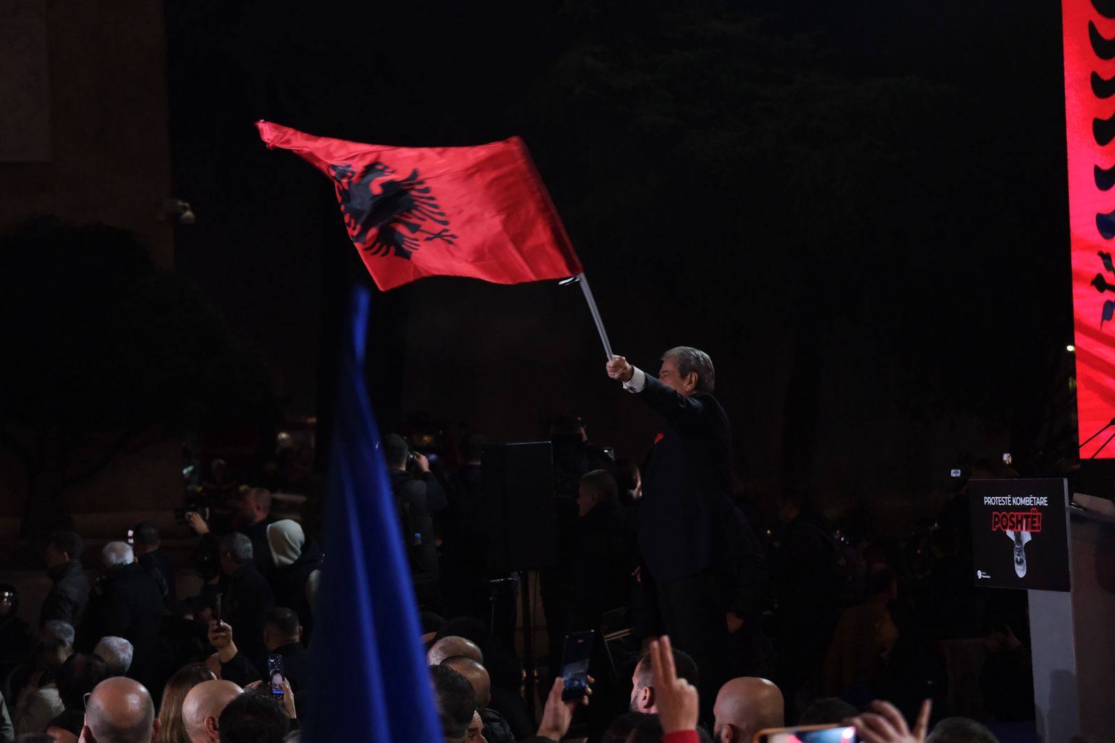 afera-“balluku”/-meta-ndan-foto-nga-protesta-e-opozites:-numerimi-mbrapsht-ka-filluar