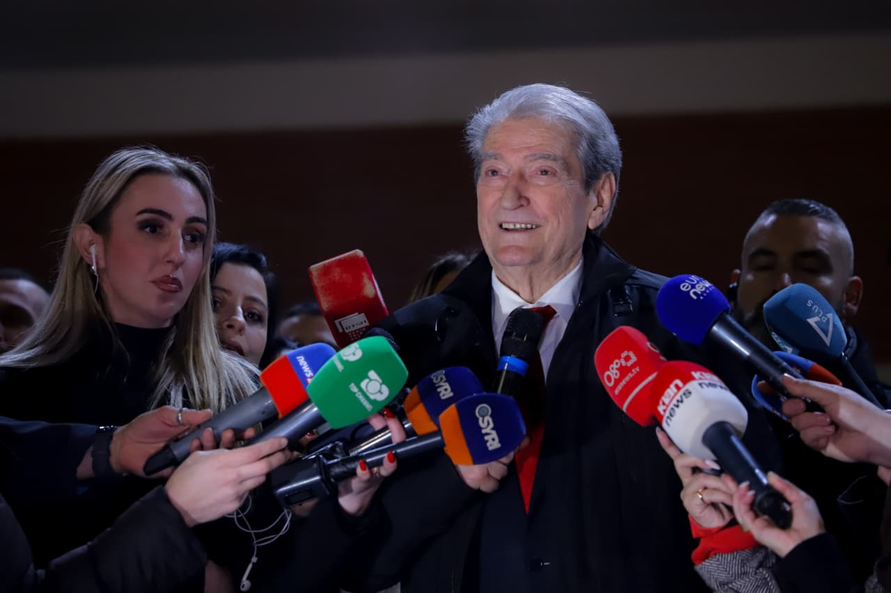 berisha-falenderon-protestuesit:-ky-mision-do-percaktoje-fatin-e-shqiperise,-fatin-e-demokracise,-fatin-e-familjes-shqiptare