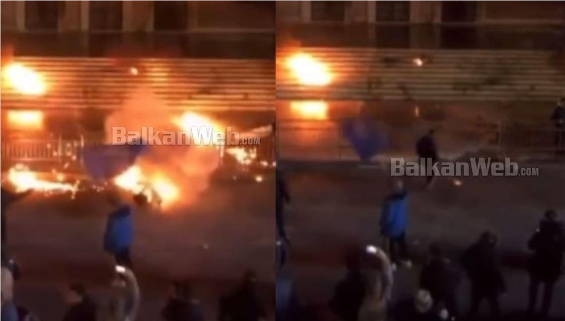 video/-momenti-kur-protestuesi-merr-flake-nga-shperthimi-i-molotovit,-efektivi-i-hedh-uje,-shmanget-tragjedia