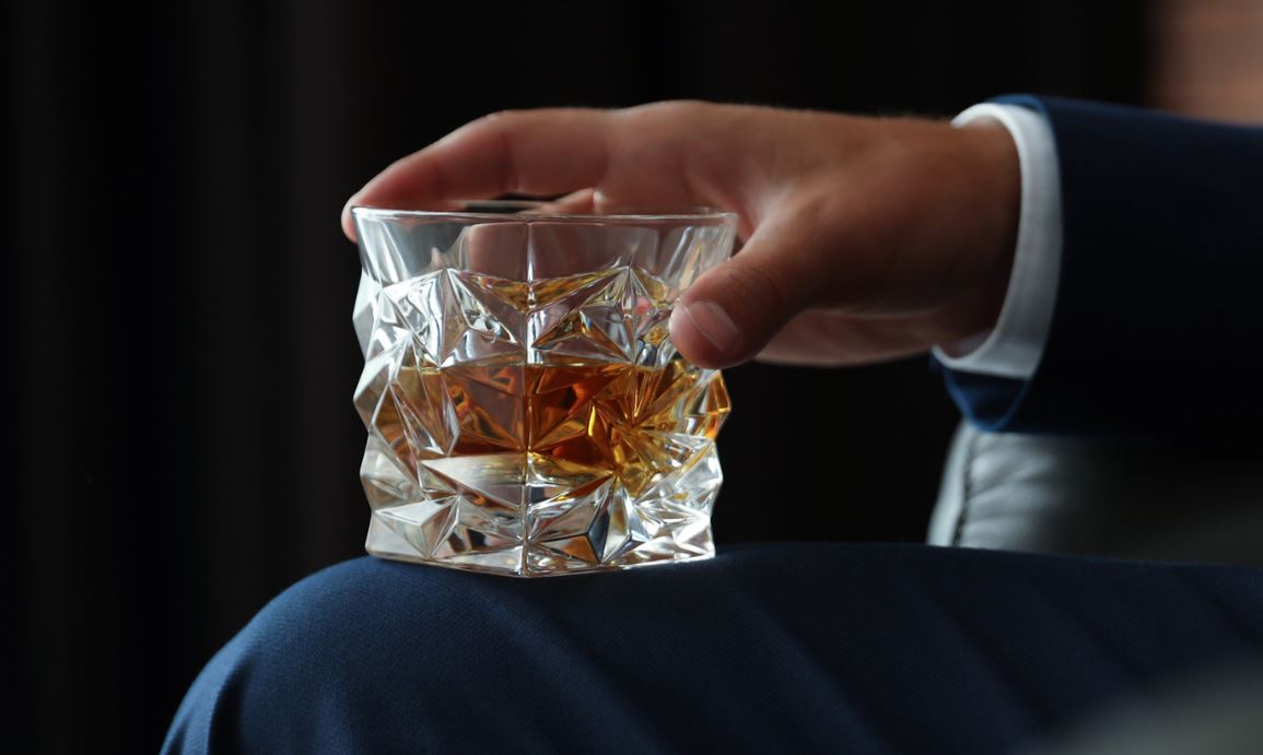 tarifat-e-trump-godasin-whiskeyn,-ndalohet-prodhimi-i-bourbon-it-te-famshem-jim-beam