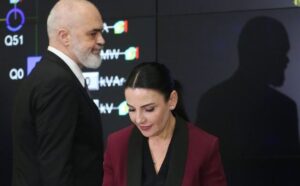 skandalet-e-ballukut/-be-ndeshkon-qeverine-e-edi-rames.-e-skualifikon-nga…