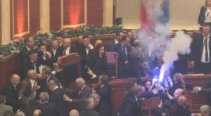 ps-heq-dore-nga-ndeshkimi-per-19-deputete,-masa-vetem-per-10-ligjvenes,-manja:-te-mos-perjashtohen-nga-10-dite