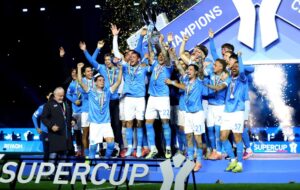 video/-neres-i-dhuroi-trofeun-e-10-te-ne-karriere,-conte:-ne-futboll-kujtohen-vetem-fituesit