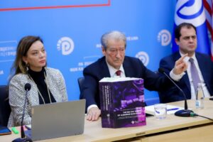 berisha-prezanton-publikimin-e-pd-‘farsa-e-madhe-e-majmur-e-zgjedhjeve-ne-shqiperi’-me-mbi-1500-faqe-dhe-mbi-2-mije-prova