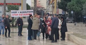 durres,-banoret-i-rikthehen-protestave-kunder-projektit-tid-te-qeverise:-qellimi-i-vertete,-ndertimi-i-kullave,-bashkia-mungese-transparence
