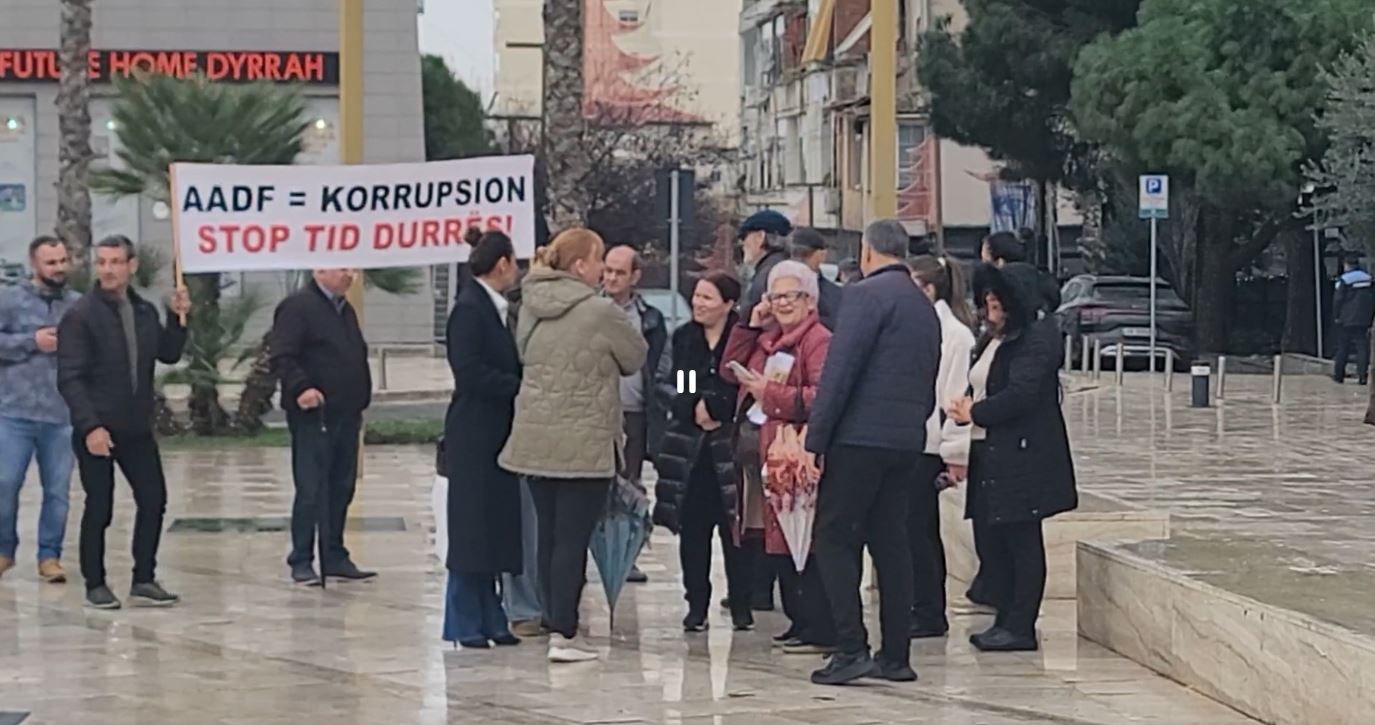 durres,-banoret-i-rikthehen-protestave-kunder-projektit-tid-te-qeverise:-qellimi-i-vertete,-ndertimi-i-kullave,-bashkia-mungese-transparence