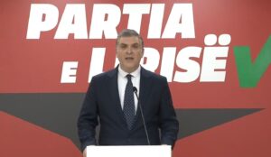 video/-“akshi-konfirmoi-pengmarrjen-e-shtetit-nga-mafia”,-tedi-blushi:-shqiptaret-ne-kembe-deri-ne-largimin-e-edi-rames