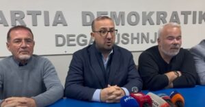 keshilli-bashkiak-i-lushnjes-i-heq-titullin-‘qytetar-nderi’-gjergji-velos,-korreshi:-u-rikthye-dinjiteti-i-te-perndjekurve