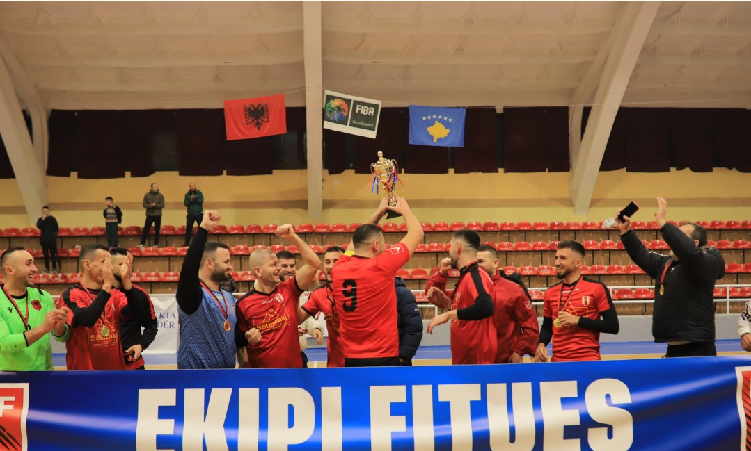 futsall/-finalja-e-kupes-mes-flamurtarit-dhe-vllaznise-dhuron-spektakel,-ne-fund-festojne-vlonjatet