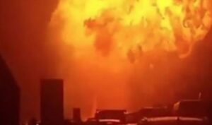 skene-si-ne-filma!-momenti-i-shperthimit-te-nje-cisterne-me-gaz-te-lengshem-ne-itali-(video)