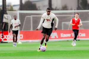 isak-reagon-pas-demtimit:-do-ta-mbeshtes-ekipin-nga-tribuna,-uroj-te-kthehem-sa-me-shpejt