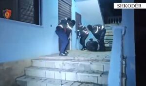 emri/-banesen-me-qera-e-ktheu-ne-shtepi-bari,-arrestohet-i-riu-ne-shkoder,-ne-pranga-dhe-punonjesi-i-oshee