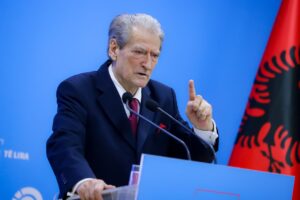 skandali-me-tenderat,-berisha:-akshi-kopshti-privat-i-rames!-protagoniste-baxhanaku”peshkaqen”-armand-frangu-dhe-patronazhistja-linda-rama