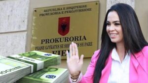 fier/-nuk-arketuan-mbi-400-mije-euro-nga-taksat-e-parkingut,-dergohen-ne-gjyq-dy-drejtoreshat-e-bashkise-dhe-zyrtari-tjeter