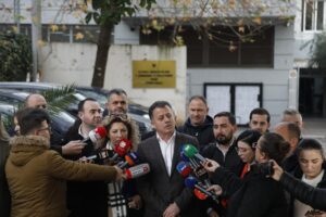 flamur-noka:-gjykata-liroi-protestuesit-e-22-dhjetorit-nga-akuzat-e-sajuara,-qeveria-teknike-zgjidhja-me-e-mire-per-vendin