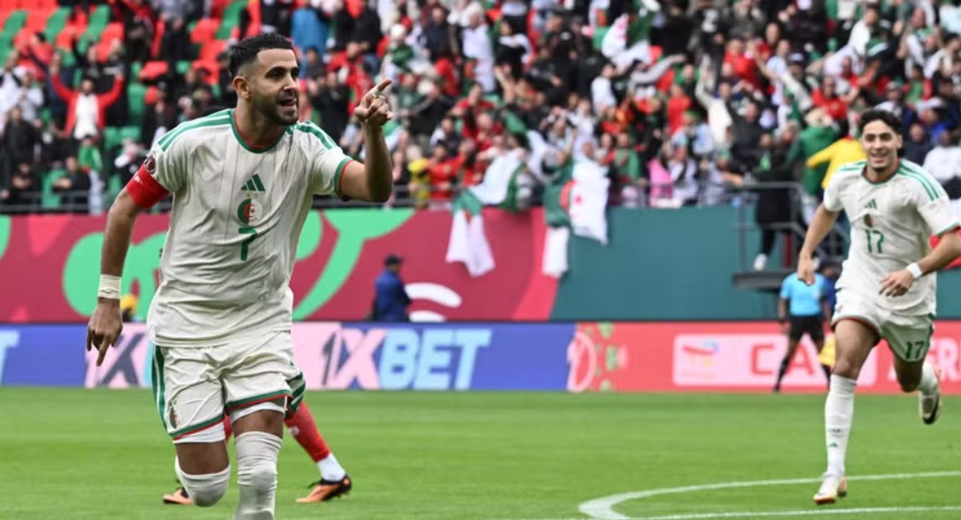 riyad-mahrez-fenomenal,-algjeria-e-nis-me-fitore-bindese-ne-kupen-e-kombeve-te-afrikes-(video)
