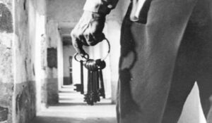 “edhe-pse-isha-i-verber,-policet-mustafa-lika,-agim-kertuka,-nikolle-skana-dhe-ramazan-lika,-me-kane-futur-ne-biruce-me-lageshtire-dhe-ata…”/-deshmia-e-rralle-e-urim-elezit,-qe-vuajti-26-vite-burg