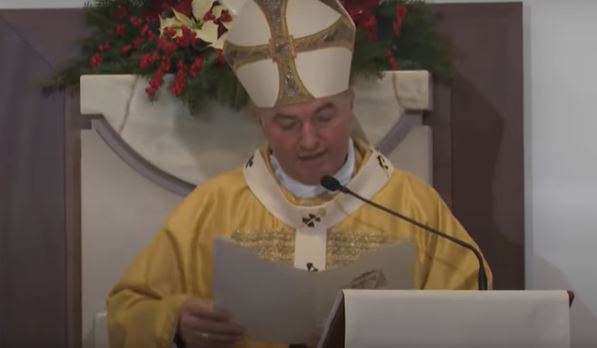 besimtaret-katolike-ne-meshen-e-krishtlindjes,-imzot-dodaj:-ecim-me-gezim-dhe-shprese-perballe-cdo-zhgenjimi-njerezor