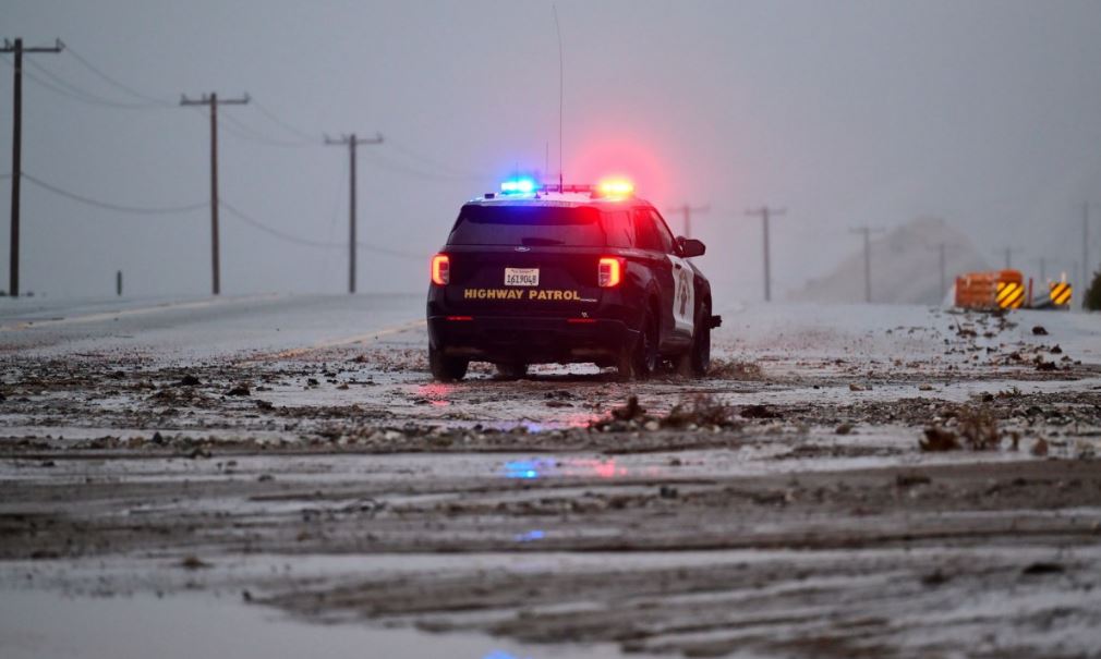 shira-te-rrembyeshem-dhe-erera-te-forta/-stuhia-perfshin-kalifornine,-rreshqitje-dherash-dhe-evakuime-ne-los-angeles