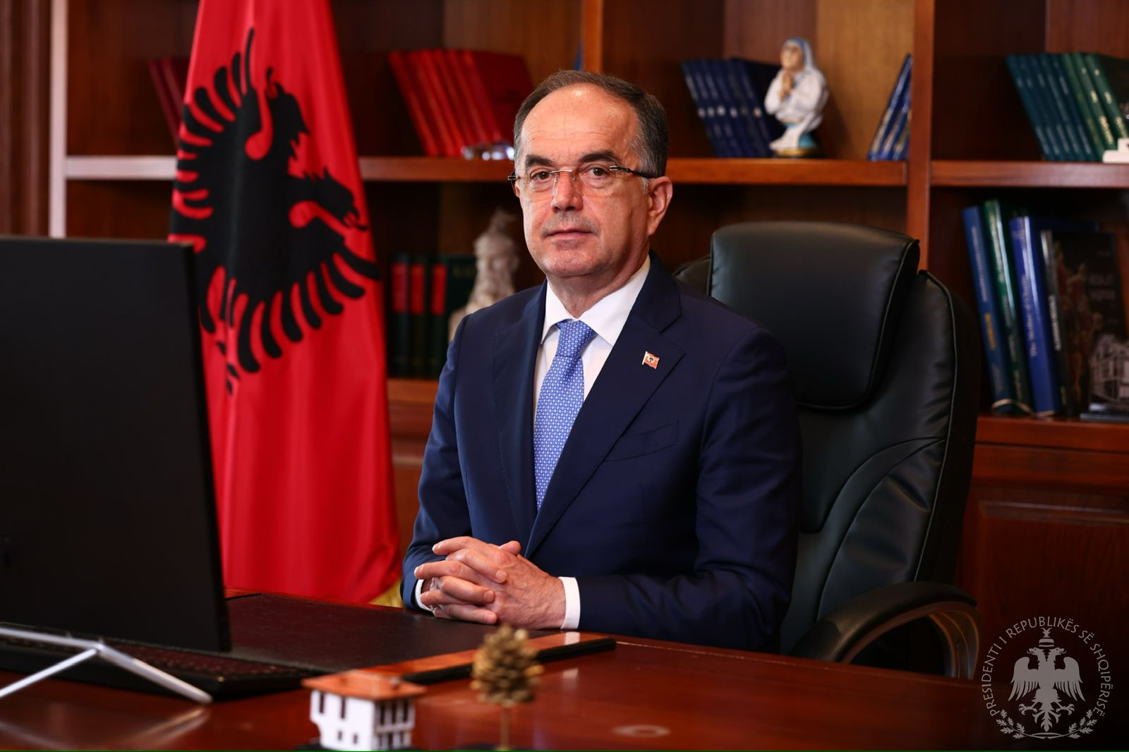 presidenti-begaj-uron-krishtlindjen:-le-te-jete-burim-paqeje-dhe-gezimi!