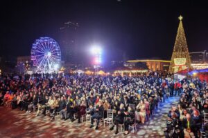 tirana-pret-krishtlindjen-me-koncertin-“tinguj-&-fjale”-ne-sheshin-skenderbej