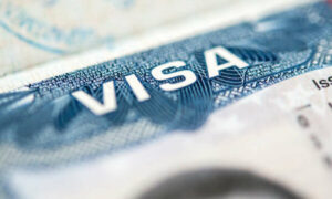 hetimi-i-nyt,-flet-studentja-nga-kosova:-na-u-premtua-endrra-amerikane,-por-perfunduam-ne-pune-te-renda