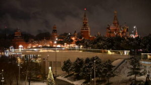 kremlini:-bisedimet-per-ukrainen-duhet-te-zhvillohen-me-dyer-te-mbyllura