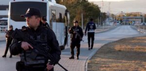 dyshohet-se-planifikuan-sulme-gjate-festave-te-fundvitit,-turqia-arreston-mbi-100-anetare-te-is-it