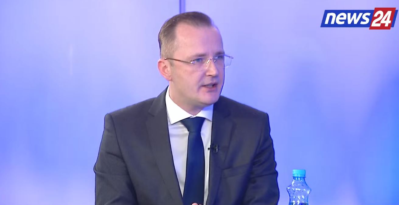 “shqiperia-drejt-nje-qeverie-teknike-besimi,-shteti-eshte-i-kriminalizuar”,-hoxha:-duhet-te-mbeshtese-drejtesine-dhe-zgjedhjet-e-lira