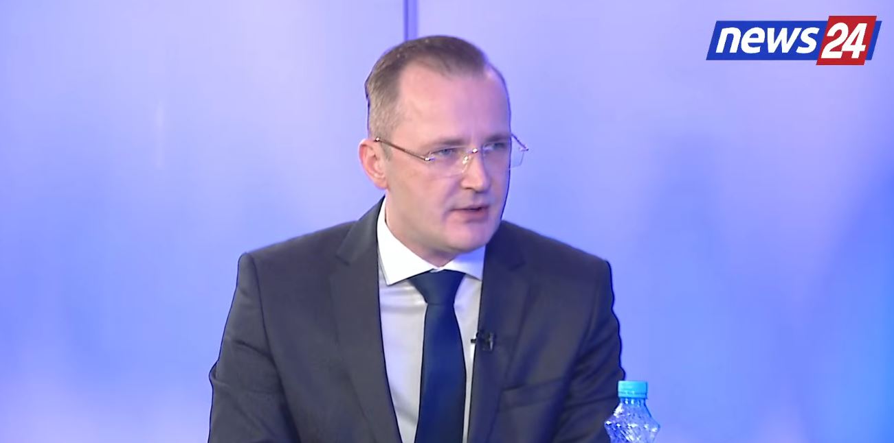 “balluku-percaktonte-tenderat-me-telefon”,-hoxha:-vodhi-50-mln-euro-dhe-qendron-ende-ne-detyre,-rruget-jane-ndertuar-me-shtrenjte-se-ne-zvicer