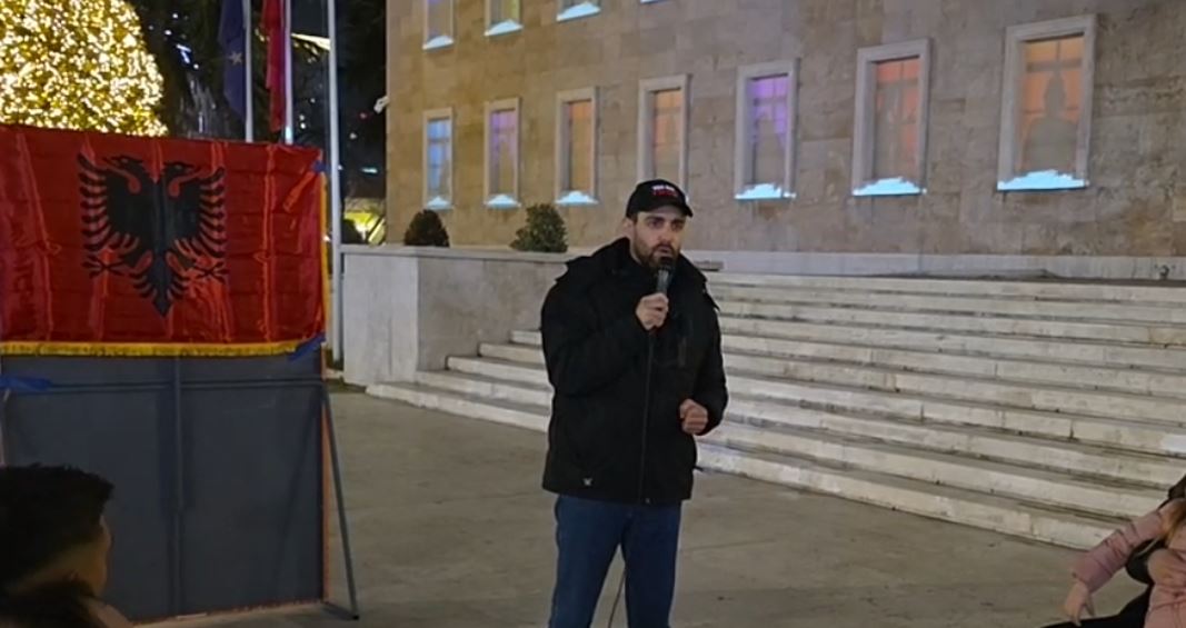 “balluku-dhe-zyrtare-te-tjere-kane-abuzuar-me-parate-publike”/-lapaj-thirrje-per-t’ju-bashkuar-protestes:-rames-i-ka-ardhur-fundi,-masivisht-te-dalim-ne-shesh
