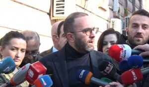 “ne-nje-nga-zyrat-e-kuvendit-mund-te-kene-fshehur-agasin.-s’do-shkelmojme-dyert-e-te-marrim-peng-peleshin!”,-bardhi:-balluku-mund-te-haje-vitin-e-ri-ne-shtepi,-por-s’i-shpeton-dot-burgut!