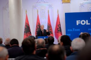 “meritojne-hurin,-por-s’jemi-parti-e-dhunes!”,-berisha-kunder-skenareve-te-dhunshme-ne-protesta,-thirrje-rames:-gjej-vrimen-e-miut-dhe-futu!