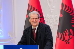 “rama-nuk-ka-legjitimitet-me-zgjedhje-te-vjedhura”,-berisha-vijon-foltoren-ne-manze:-kemi-te-drejten-e-ligjit-dhe-zotit-te-perballemi-me-ta-e-t’i-perzeme-nga-pushteti