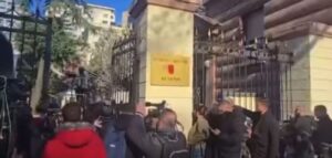 video/-deputetja-e-pd-denoncon-garden-e-republikes:-po-sillen-si-“ushtar-partie”,-po-censurohet-media