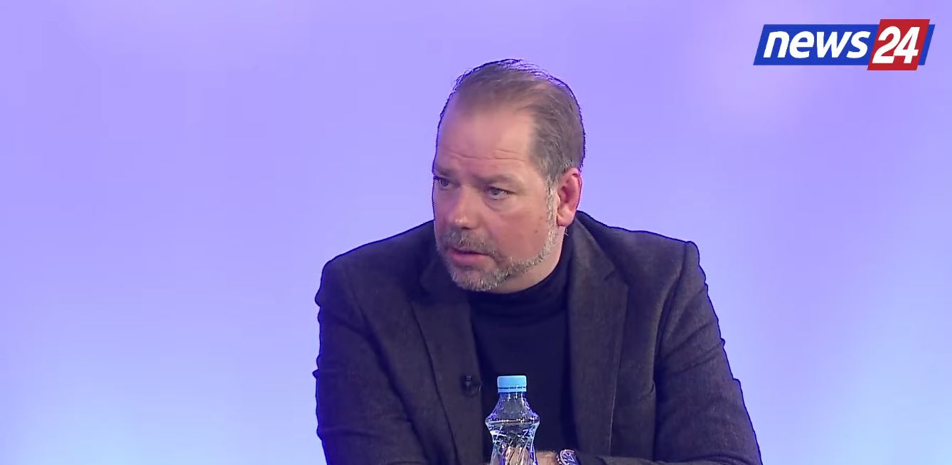 “salianji-nuk-eshte-veteperjashtuar-nga-pd”,-kulluri:s’e-di-nga-e-shpiken,-marrezi-dhe-fjale-kafeneje