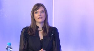 nga-dhuna-verbale-ne-fjalimet-politike,-te-emrat-e-politikaneve-qe-e-kthejne-fjalen-ne-‘art’,-ekspertja-e-komunikimit-tregon-emrat