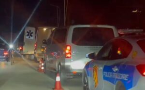 aksident-ne-aksin-qafe-plloce-pogradec,-makina-perplas-nje-person-me-biciklete