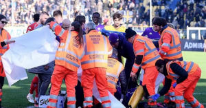 frike-ne-ndeshjen-e-serie-a,-sulmuesi-i-fiorentines-mbetet-i-shtrire-per-disa-minuta