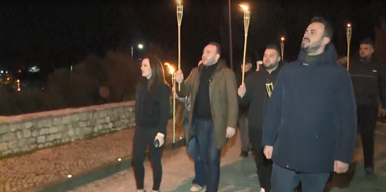 “jep-doreheqjen!”/-demokratet-marshojne-ne-proteste-prane-baneses-se-kryeministrit-rama-ne-surrel-(video)