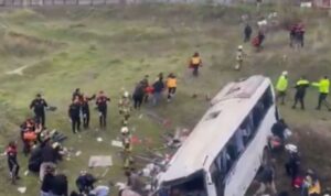 tragjedi-ne-stamboll/-autobusi-bie-ne-perrua,-humbin-jeten-kater-persona,-plagosen-shtate-te-tjere