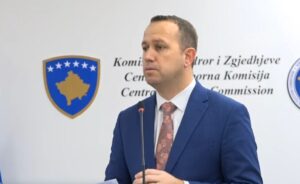 zgjedhjet-e-parakohshme,-kqz-e-kosoves-mban-konferencen-e-pare:-te-gjitha-qendrat-e-votimit-u-hapen-ne-kohe