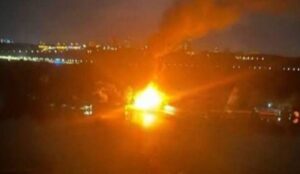 video/-vijojne-sulmet-ruse-mbi-ukraine,-pamjet-kur-droni-godet-nje-ndertese-ne-odessa