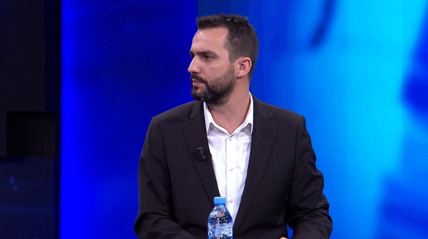 albin-kurti-fiton-zgjedhjet/-lapaj:-urime-kosove!-ka-lezet-demokracia.-ne-shqiperi-hajdutet-e-lane-atdheun-te-mjeruar