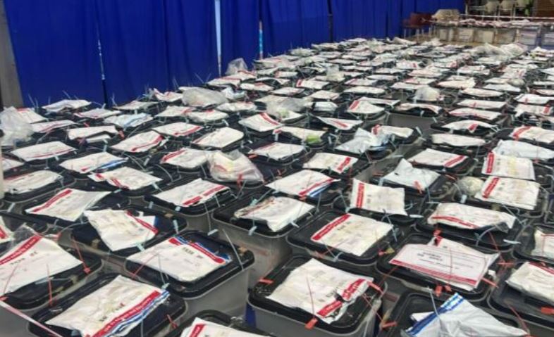 zgjedhjet-ne-kosove/-kqz-publikon-perditesimin-e-fundit,-lvv-siguron-49.30%-te-votave,-ja-si-renditen-partite-e-tjera