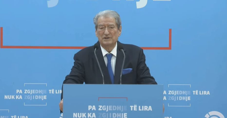 “ka-pergjegjesi-me-te-medha-se-lubia.-tre-lindat-fati-ia-ka-mbledhur-ne-nje-rreth-te-kuq”,-berisha-thirrje-rames:-je-i-pashprese,-dorehiqu!!